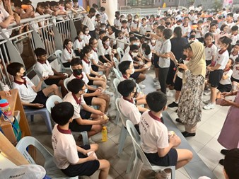 Participants and Audience during the Rubik Challenge.